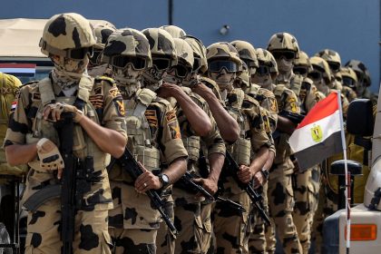 الجيش المصري يصدر بيانًا بشأن حادثة اطلاق النار في رفح ويؤكد مقتل احد جنوده