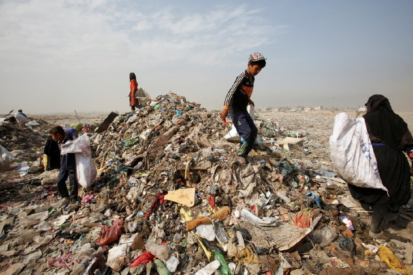 مركز حقوقي: ٢٣ مليون طن من النفايات يوميا في العراق