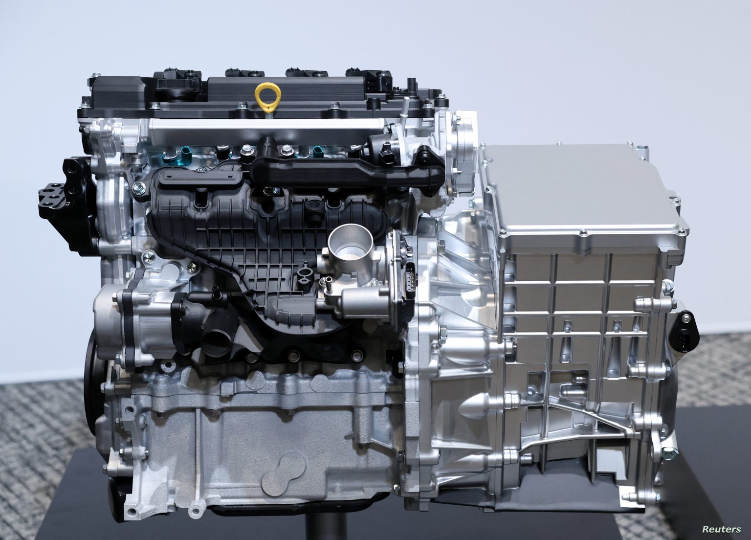 لمنافسة السيارات الكهربائية.. شركة تويوتا تكشف عن محرك جديد يعمل بالوقود الأخضر