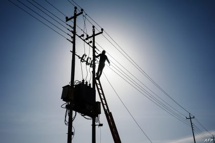 وزير الكهرباء يقرر إيقاف الإجازات والإيفادات لمسؤولي الصيانة والاستنفار الكامل