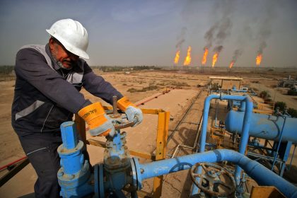 وزير النفط يؤكد تحقيق العراق الاكتفاء الذاتي من مادتي زيت الغاز والكيروسين