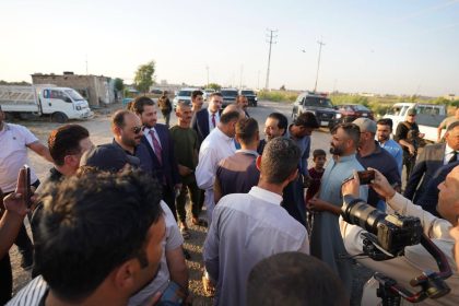 الرئيس الحلبوسي يتفقد المواطنين ويستمع إلى احتياجاتهم في عدد من قرى الانبار.. صور