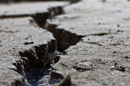 اعلام ايراني: 4 قتلى و 120 مصابًا جراء زلزال شرق البلاد