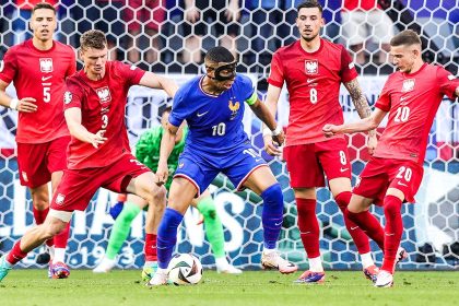 النسما تتغلب على هولندا وتتصدر المجموعة وفرنسا تتعادل مع بولندا في اليورو