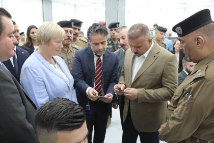 وزير الداخلية يفتتح مصنعا لإصدار البطاقة الوطنية الملونة