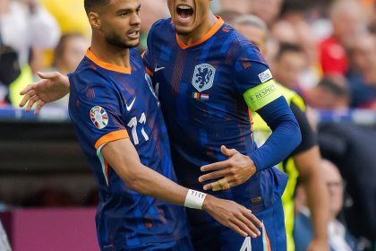 هولندا تتغلب على رومانيا بثلاثية وتتأهل إلى ربع نهائي بطولة أمم أوروبا