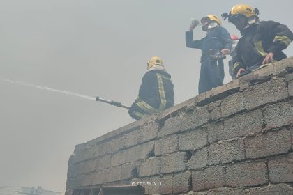 بالفيديو.. فرق الدفاع المدني تخمد حريقاً اندلع في الحي الصاعي بالناصرية
