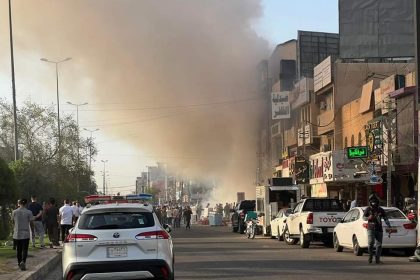 اندلاع حريق داخل بناية تجارية في حي الجامعة غربي بغداد