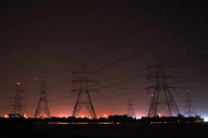 تعويضات مادية لسكان محافظة في السعودية واعتذار عن انقطاع الكهرباء