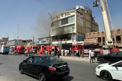 بالصور.. إخماد حريق اندلع داخل أفران في شارع الزهور بالنجف