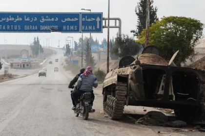 رويترز: قيادة الجيش السوري تبلغ الضباط بسقوط النظام