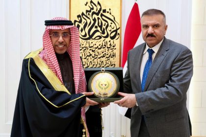 وزير الداخلية يستقبل الأمين العام لمجلس وزراء الداخلية العرب ويبحث معه تعزيز التعاون الأمني والخدمي