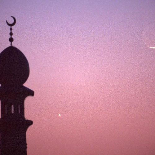 مكتب المرجع فضل الله: الأحد المقبل هو أوّل أيّام ​عيد الفطر