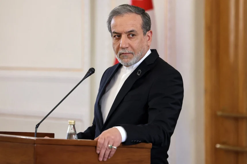 وزير خارجية ايران يعلن استعداد بلاده لمفاوضات غير مباشرة مع أميركا بعيدًا عن التهديدات
