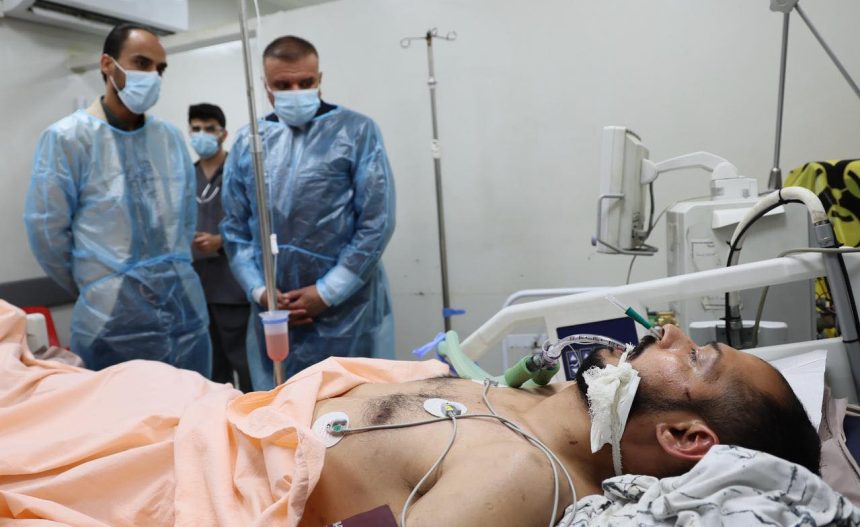 وزير الداخلية يزور بشير خالد بالمستشفى ويؤكد على محاسبة المقصرين بأداء واجباتهم