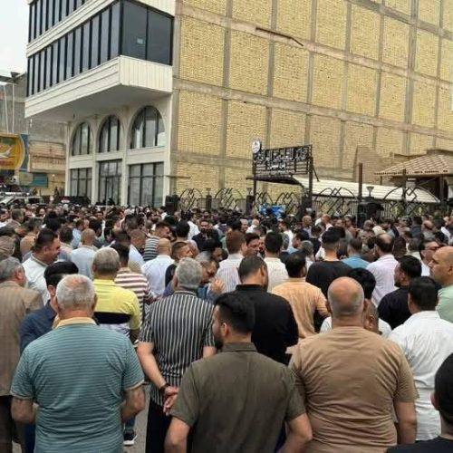 بالصور.. إضراب الملاكات التربوية أمام نقابة المعلمين في ميسان