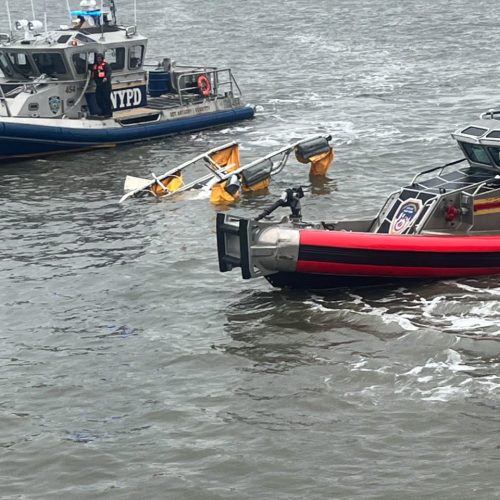 تحطم مروحية إثر سقوطها في نهر هدسون بمدينة نيويورك الامريكية