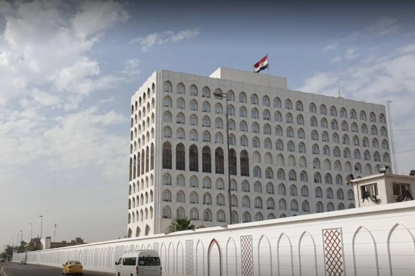 الخارجية تنفي صِحَّة القوائمَ المتداولة بأسماءِ مرشحين كسفراء للعراق