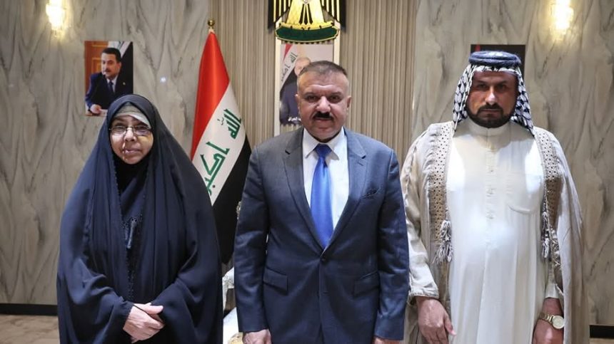 بعد الاعتداء عليها.. وزير الداخلية يلتقي أستاذة من ذي قار ويؤكد تأمين الحماية للملاكات التربوية