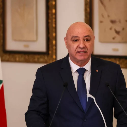 الرئيس اللبناني: لبنان لن يستنسخ تجربة الحشد الشعبي العراقي