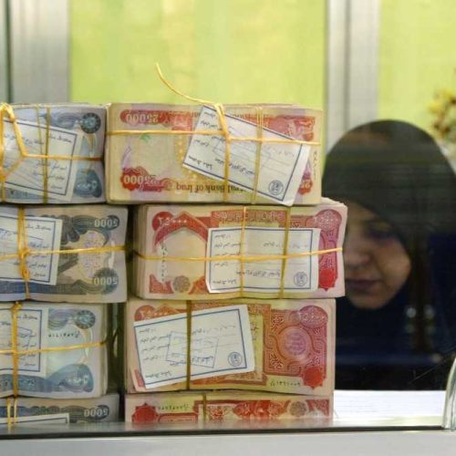 العجز يصل إلى 60 تريليون دينار.. انخفاض أسعار النفط يؤخر وصول جداول الموازنة إلى البرلمان