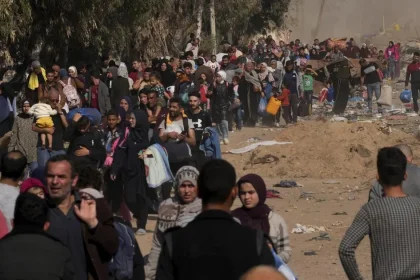 غزة.. نزوح نصف مليون فلسطيني جراء استمرار العمليات العسكرية الإسرائيلية وتدهور الأوضاع الإنسانية