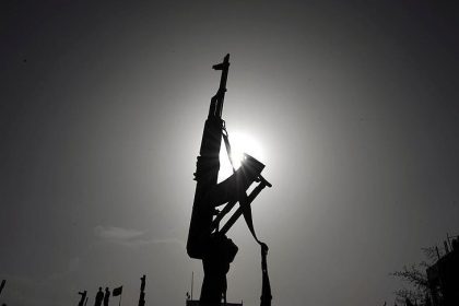 خلاف على مد انبوب ماء يتطور الى مشاجرة تنتهي بمقتل شخص واصابة اخر جنوبي بغداد