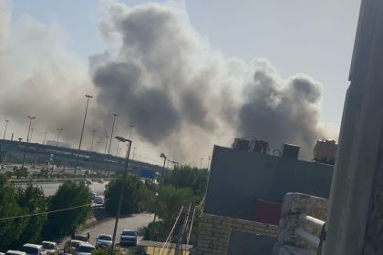 إخماد حريق اندلع داخل إحدى الجمعيات التجارية ضمن منطقة الغزالية ببغداد