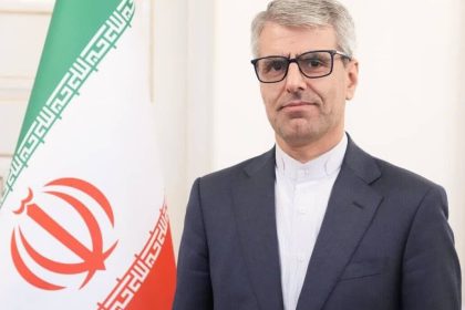 طهران بعد انتهاء جولة روما: ملتزمون بالحوار والدبلوماسية لحل القضايا