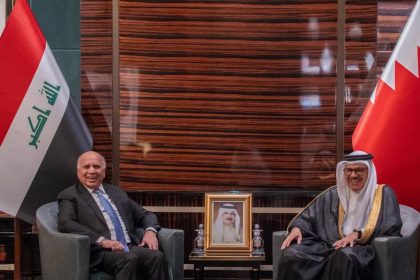 العراق يسلم ملك البحرين دعوة لحضور القمة العربية في بغداد