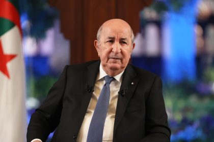 الجزائريون يطالبون رئيسهم بعدم المشاركة في القمة العربية المزمع عقدها ببغداد