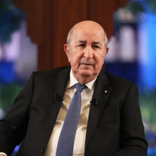الجزائريون يطالبون رئيسهم بعدم المشاركة في القمة العربية المزمع عقدها ببغداد