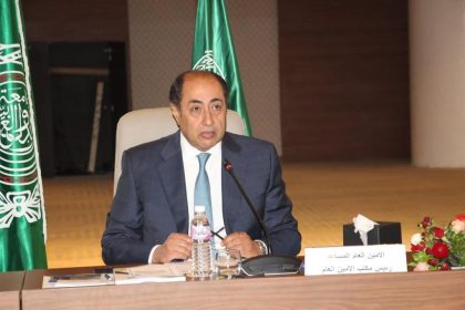 أمين عام مساعد الجامعة العربية: الحكومة العراقية ملتزمة بتوجيه الدعوة لقادة الدول الأعضاء