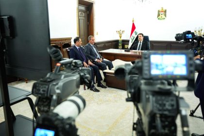 ‏السوداني يفتتح ويطلق الأعمال التنفيذية لستة مشاريع صناعية في المثنى‬