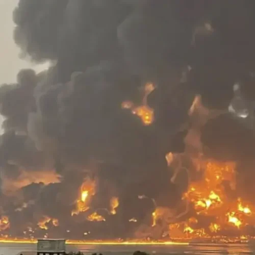 ‏التلفزيون الإيراني: ارتفاع عدد المصابين في انفجار ميناء الشهيد رجائي إلى 400 شخص