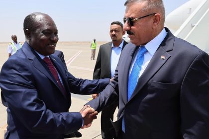 وزير الداخلية يصل السودان لتسليم دعوة رسمية لرئيس مجلس السيادة لحضور القمة العربية في بغداد