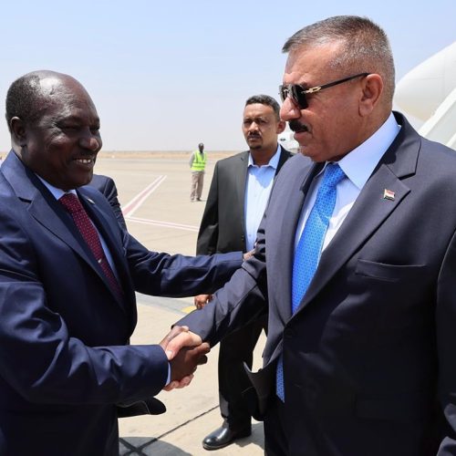 وزير الداخلية يصل السودان لتسليم دعوة رسمية لرئيس مجلس السيادة لحضور القمة العربية في بغداد