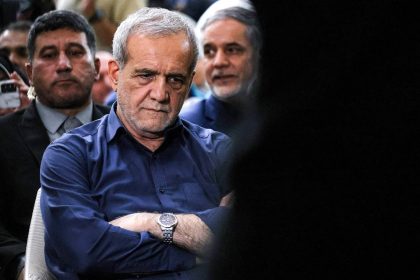 الرئيس الإيراني: تكليف وزير الداخلية بالذهاب لميناء رجائي وإجراء تحقيق دقيق بالانفجار
