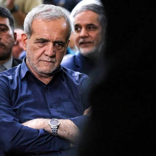الرئيس الإيراني: تكليف وزير الداخلية بالذهاب لميناء رجائي وإجراء تحقيق دقيق بالانفجار