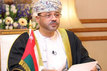 وزير خارجية عُمان: اتفاق مبدئي على عقد محادثات رفيعة المستوى بين أميركا وإيران في 3 أيار المقبل