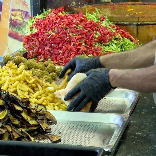 مائدة عشاء في احد مطاعم العاصمة تغَّيب عائلة باكملها