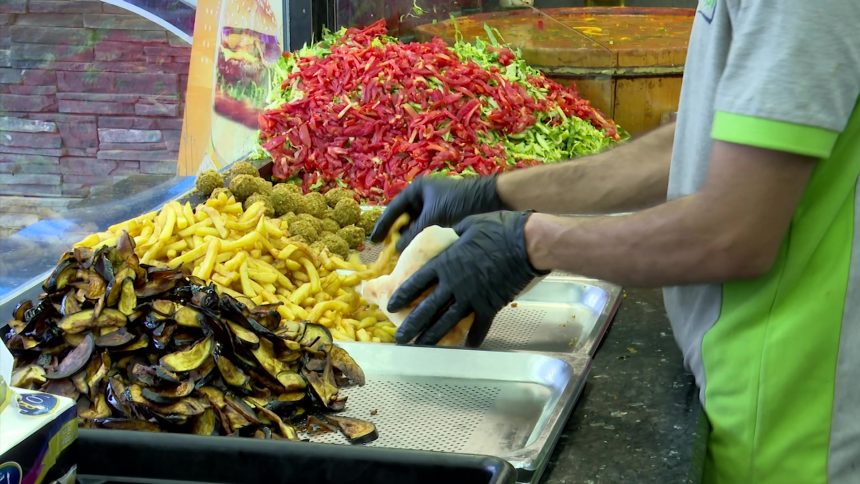 مائدة عشاء في احد مطاعم العاصمة تغَّيب عائلة باكملها