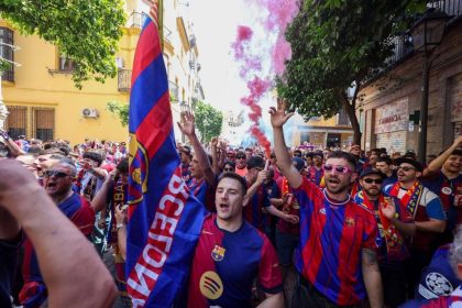 جماهير برشلونة تهاجم الريال وفينيسيوس والشرطة تتدخل