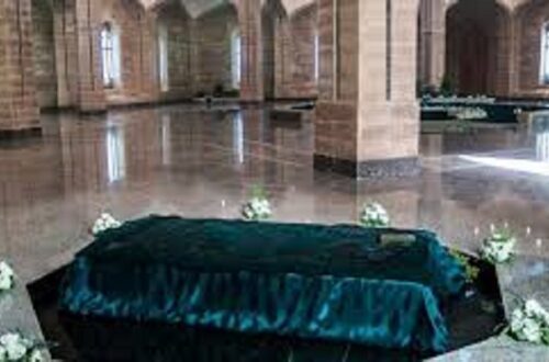 مجهولون ينبشون قبر حافظ الأسد في مسقط رأسه وينقلون الرفاة إلى مكان مجهول