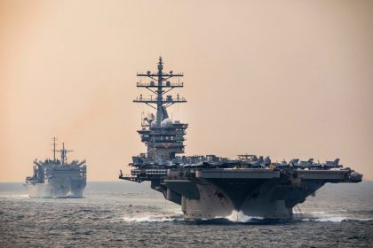 الحوثيون يعلنون استهداف حاملة طائرات امريكية وقصف هدف عسكري اسرائيلي في عسقلان