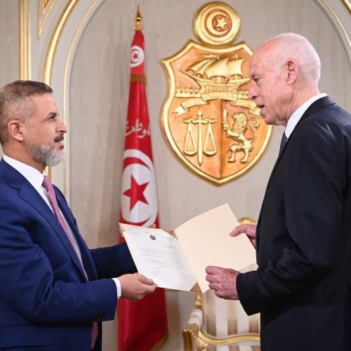 وزير التخطيط يسلم الرئيس الجزائري دعوة رسمية لحضور القمة العربية في بغداد