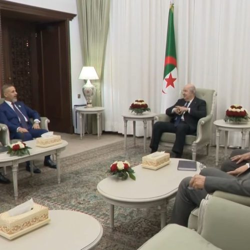 وزير التخطيط يسلم الرئيس الجزائري دعوة رسمية لحضور القمة العربية في بغداد