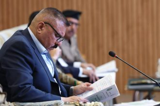 وزير الداخلية يطلع على عمل لجنة تقييم عمل مراكز شرطة بغداد الكرخ